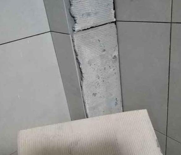大武口瓷砖空鼓维修公司分享下厨房瓷砖脱落的补救措施。